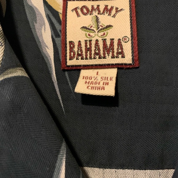 Tommy Bahama LG Men's Floral Navy Shirt 100% Silk Button Up Loose, Relaxed Fit - Picture 2 of 11